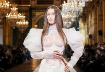 Bella Hadid prošetala pistom sa bijelim lukom oko vrata