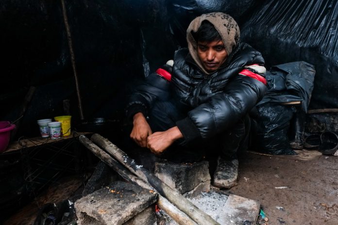 Velika Kladua, BiH - 10. januar 2021: Nekoliko desetina migrana