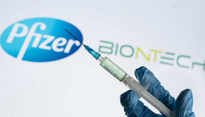 Symbolfoto; Symbolbild des Pharmaunternehmen 'Pfizer' und Impfstoffhersteller 'Biontech'