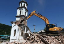 Obaranjem zvonika okončano rušenje crkve u dvorištu Fate Orlović