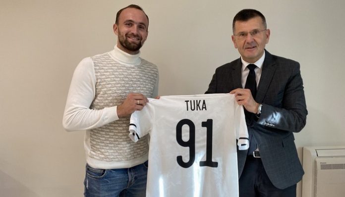 tuka dres