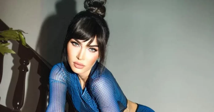 Megan-Foxs-matching-set-includes-a-mini-skirt-that-costs