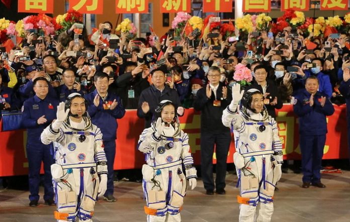 kina astronauti