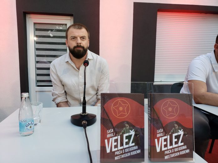 Saša Ibrulj Mostarcima predstavio knjigu 'Velež: priča o 100 godina mostarskih Rođenih'