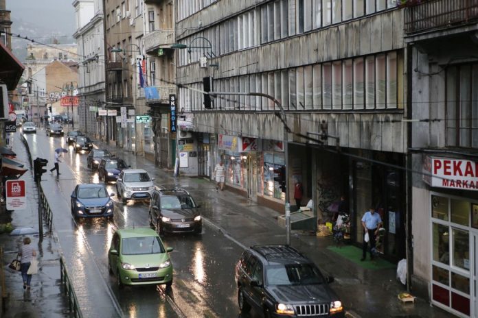 Nevrijeme praćeno jakom kišom i grmljavinom zahvatilo Sarajevo