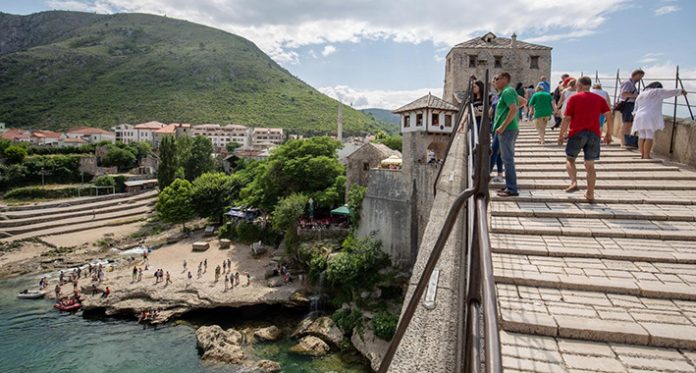 mostar-stari-most-ljeto-vrijeme-pixsell