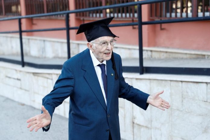 1658307126-2022-07-19T152309Z_913407101_RC22FV97XHHC_RTRMADP_3_ITALY-OLDEST-STUDENT-750x500