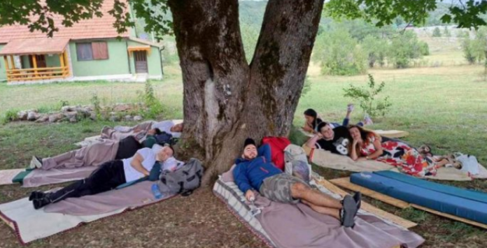 u lezanju
