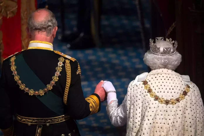 prince-charles-queen-elizabeth-090822-11-e993d9a0ca8b43ba876f78c728674941