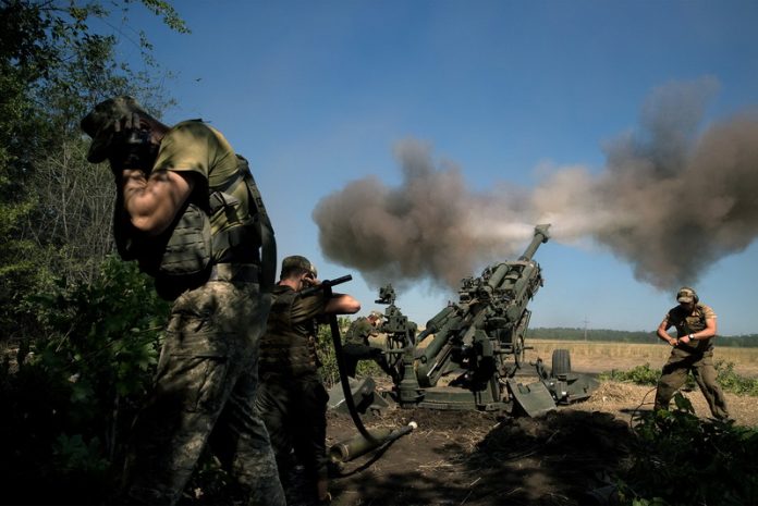 Some officials are concerned that pulling too many Ukrainian artillery specialists off the front lines for training could weaken Ukrainian defenses. (Tyler Hicks/The New York Times)