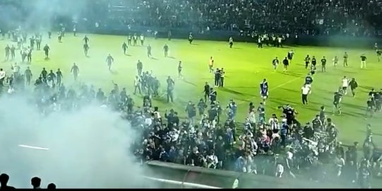 laga-arema-fc-vs-persebaya-berakhir-ricuh-127-orang-meninggal-dunia