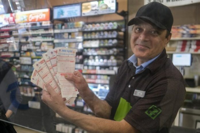 Drawing of the Mega Millions lottery with a top prize of 1 billion dollars