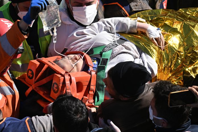 Čudo u Turkiye: Ispod ruševina spašena 17-godišnja Aleyna