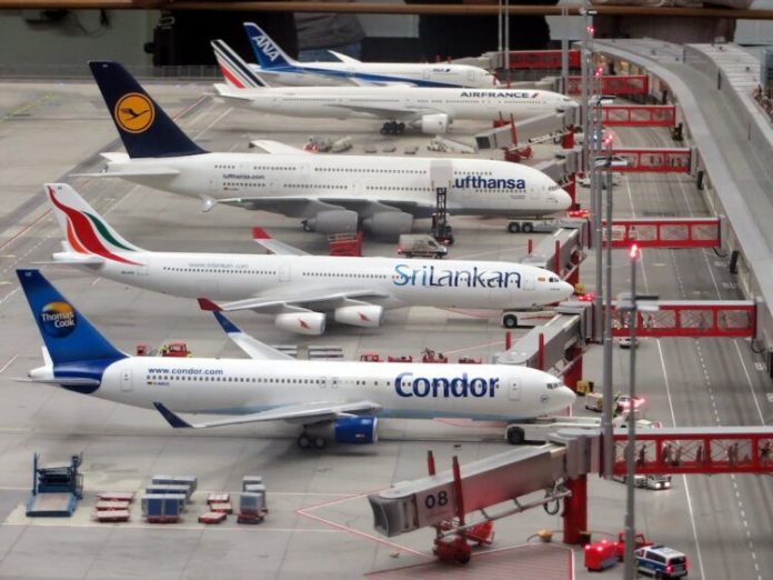 1679901571-1677085718-model-planes-airplanes-miniatur-wunderland-hamburg-163792-750x563