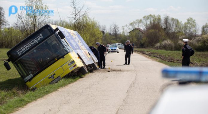 1680784293-slijetanje-autobusa-prijedor-750x413