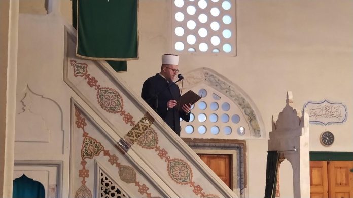 Mostarski muftija na bajramskoj hutbi pozvao vjernike da unose pozitivnu energiju u međuljudske odnose