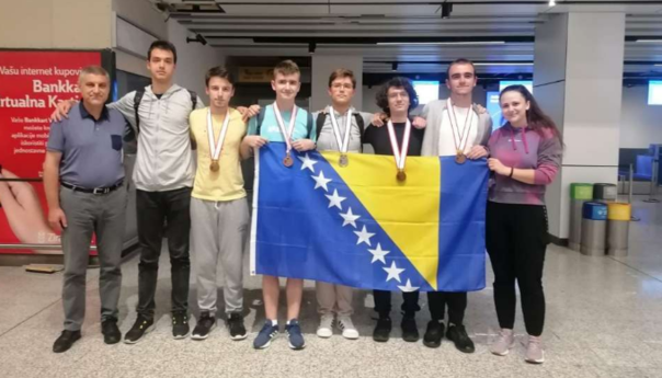 svecano-docekan-bh-tim-i-osvajaci-medalja-na-matematickoj-olimpijadi-svegan_64b167deec1ea