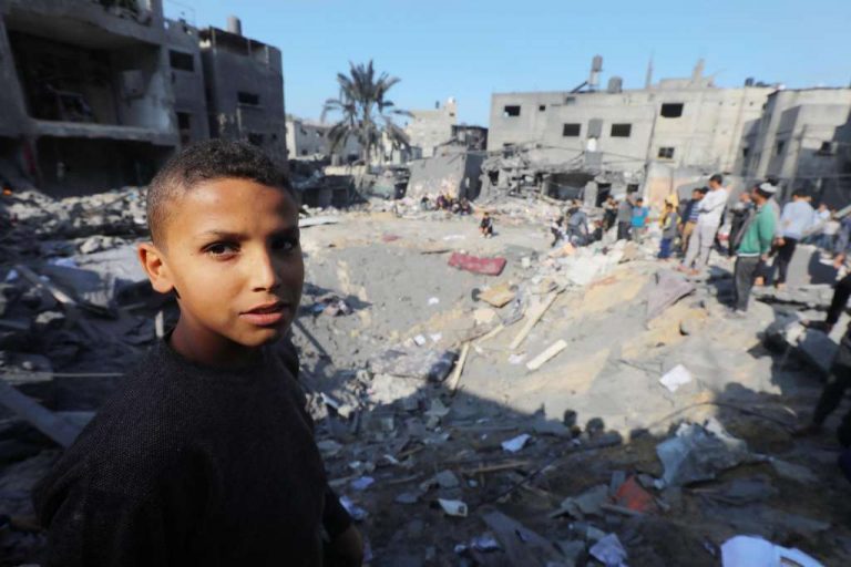 Izrael se suočava sa pozivima na prekid vatre u Gazi, SAD obećavaju više oružja