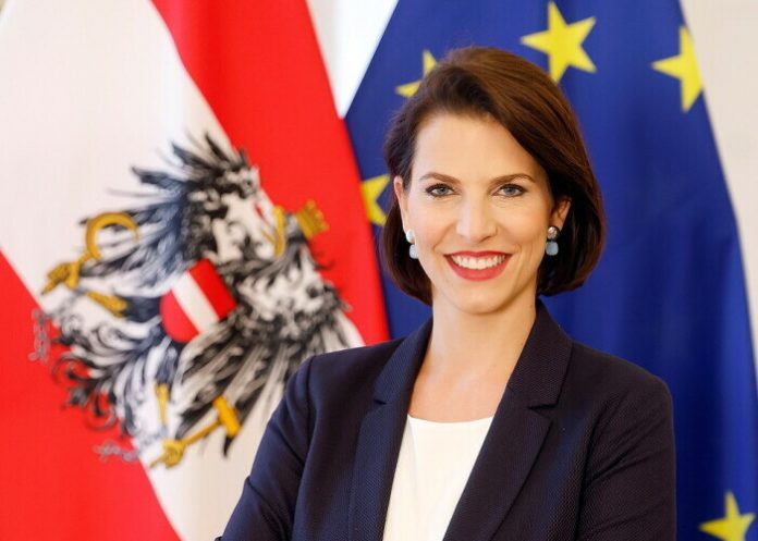 Bundesministerin Karoline Edtstadler