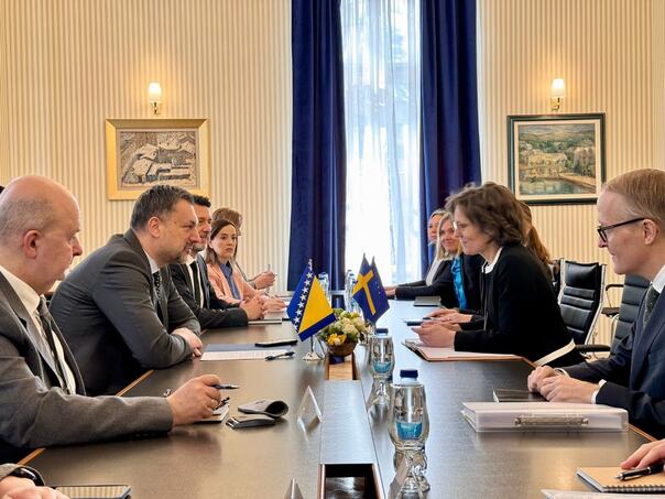 konakovic-sa-svedskom-ministricom-o-reformskom-putu-bih-gjgy74vx0aarzsw_660144a74352e