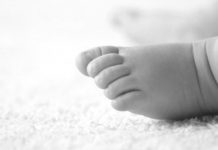 KOMŠIJE U ŠOKU: Djevojčica (4) bacila bebu staru 21 dan kroz prozor