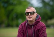 Sergej Trifunović otpjevao pjesmu o hapšenju: “Splitu stižem u zatvore, tisuću sam i po platia”