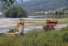 Projekat vrijedan 170.000 KM: Mašine konačno čiste korito Drine u centru Goražda