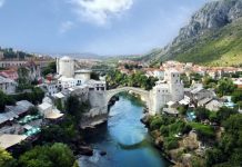 Policija spriječila skok sa Starog mosta, osoba upućena na psihijatriju