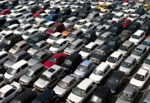 Kako hiljade automobila koji se slupaju u SAD-u završavaju u Rusiji