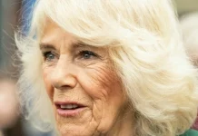 Sin kraljice Camille odgovorio na glasine da mu majka puno pije i puši