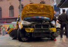 Užas u New Yorku na Božić: Taksi se zabio u masu pješaka, među povrijeđenima i dijete