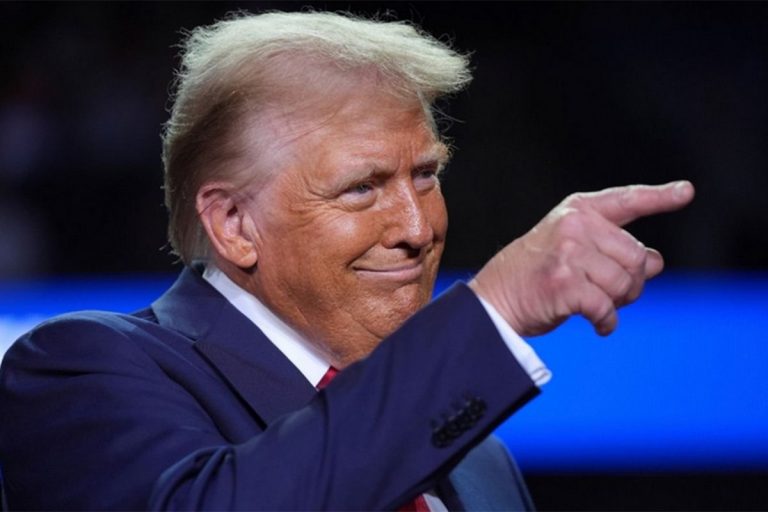 Trump kaže da carine Kanadi i Meksiku stupaju na snagu u subotu