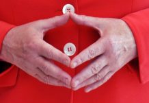 Psiholog objasnio: Evo šta znači kada neko postavi ruke u obliku trougla dok govori