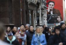 Prada preuzima Versace