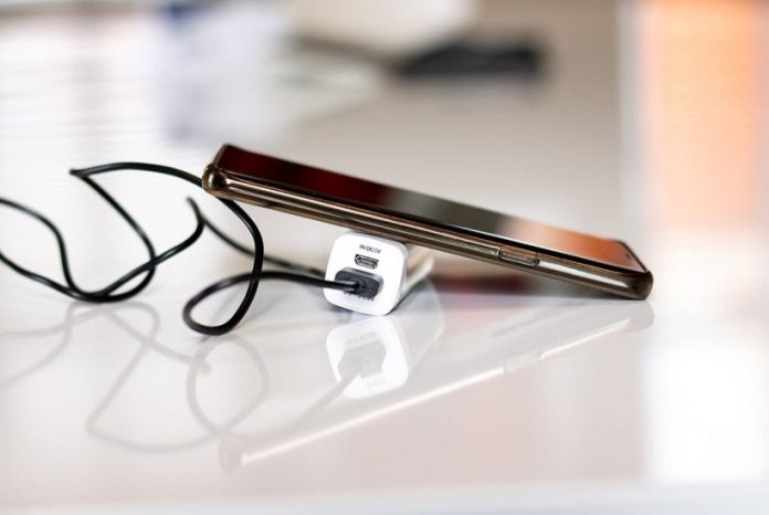 android telefon punjac