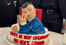 FIGURA NENADA NEŠIĆA S TRI PRSTA: Pogledajte kakvu je tortu dobio lider DNS na proslavi izlaska iz pritvora