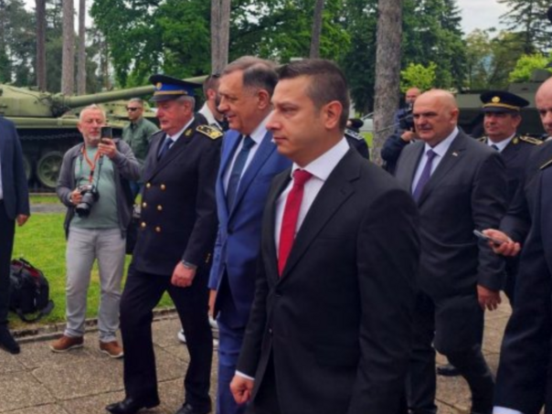 vijesti-ba-na-licu-mjesta-dodik-se-vratio-u-bih-usetao-u-kasarnu-oruzanih-snaga-majka-ukrajina-6-_6821c0f0b6e98