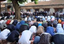 Klanjan bajram-namaz u Gazi Husrev-begovoj džamiji u Sarajevu