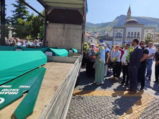tabuti-ispraceni-sa-musale-kolektivna-dzenaza-u-selu-zulja-viber-image-2025-06-14-10-47-46-981_684d37abbd0c0