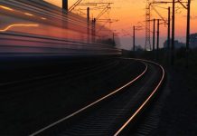 Voz iskliznuo iz šina u SAD, iscurio sumpor