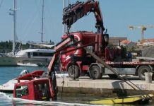 Kamion pao u more dok je spuštao brodicu u Splitu