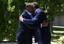 Vučić srdačno dočekao Dodika u Beogradu, pao i zagrljaj: “Razgovarali smo o važnim pitanjima za srpski narod”