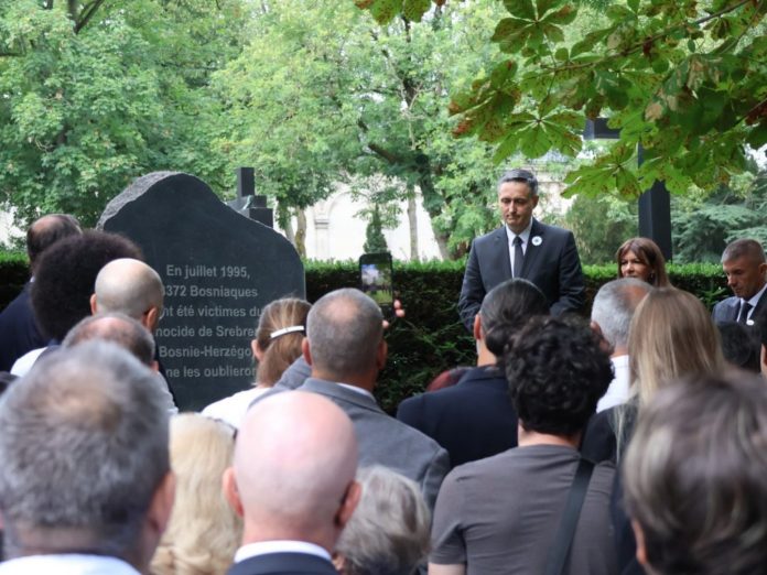 u-parizu-otvoren-spomenik-zrtvama-genocida-u-srebrenici-spomenik-4_68834e6a64b0c