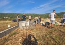 Uzeli stvar u svoje ruke: Bošnjaci Stoca zidaju zid oko lokacije predviđene za harem
