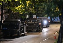 Policija u Beogradu suzavcem i oklopnim vozilima rastjerivala demonstrante