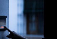 SAD: Muškarac upucao dijete jer mu je stalno zvonilo na interfon