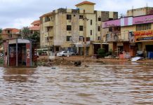Ljudi kopaju rukama da pronađu tijela svojih rođaka: Oko 1.000 mrtvih