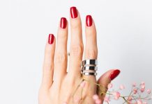 Da li znate šta znači crveni lak na noktima?