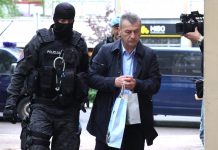 Skandal u Hrvatskoj: Optuženi Ibrahim Hadžibajrić ‘uhvaćen’ u oduzetom apartmanu u Baškim Vodama. Intervenirala i policija