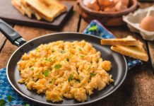 Nećete vjerovati čime profesionalni kuhari poboljšavaju kajganu